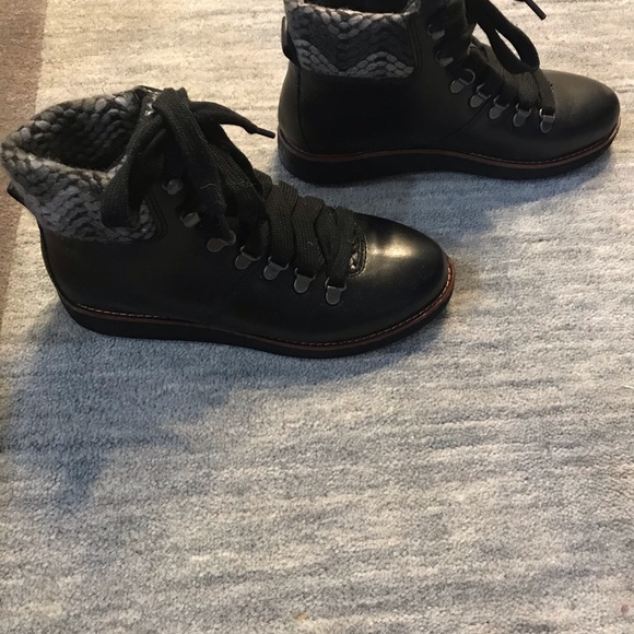 Bionico slip resistant lace ankle boots size 7. - Picture 2 of 6